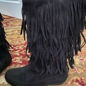 Black fringe boots